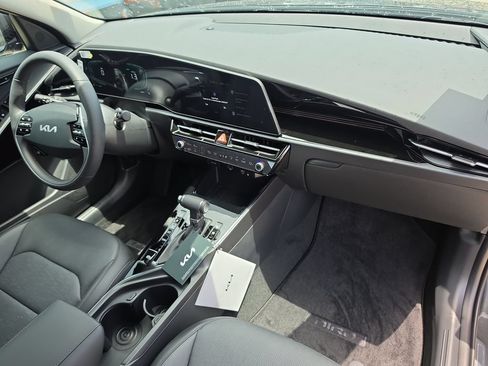 New 2026 Kia Niro FWD image 12