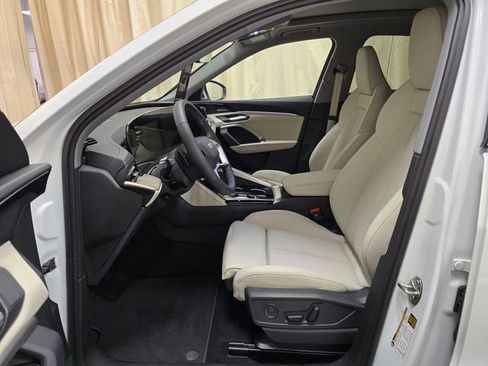 New 2025 Audi Q5 Prestige image 12