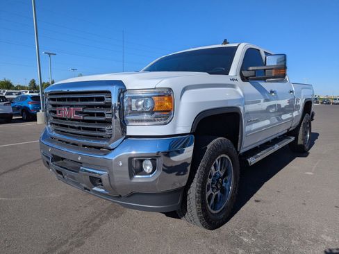 Used 2016 GMC Sierra 2500 SLT w/ Duramax Plus Package AWD/4WD image 7
