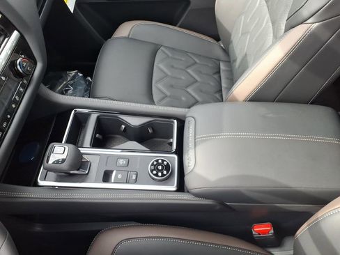 New 2026 Nissan Pathfinder Platinum image 15