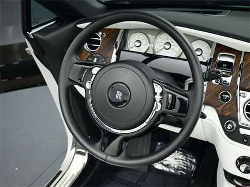 Used 2016 Rolls-Royce Dawn image 9