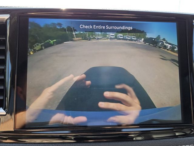 Used 2024 Chrysler Pacifica Limited FWD image 19