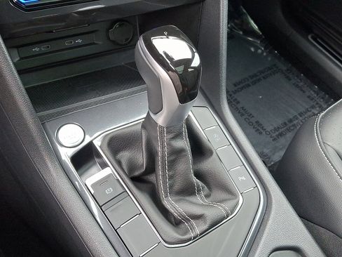 Used 2024 Volkswagen Tiguan SE R-Line image 18