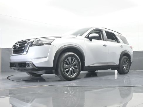 Used 2022 Nissan Pathfinder SV w/ SV Premium Package image 61