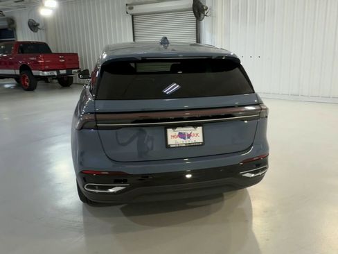 Used 2025 Lincoln Nautilus Premier AWD/4WD image 8