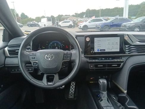 Used 2025 Toyota Camry SE FWD image 26