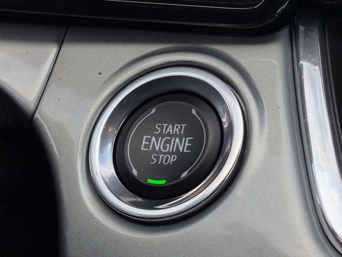 Used 2025 Chevrolet Trax LT FWD image 21