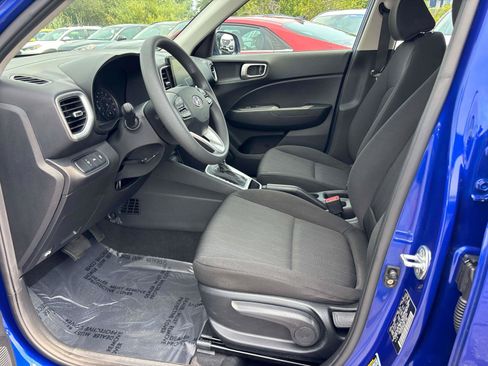 Certified 2022 Hyundai Venue SE w/ Cargo Package FWD image 11