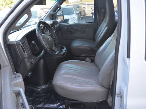 Used 2017 Chevrolet Express 3500 LS image 10