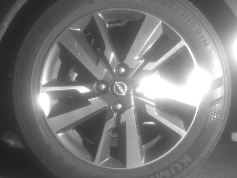 Used 2025 Nissan Versa SV image 12