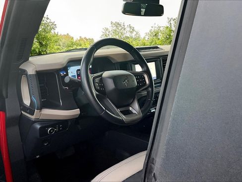 Used 2023 Ford Bronco Wildtrak image 12