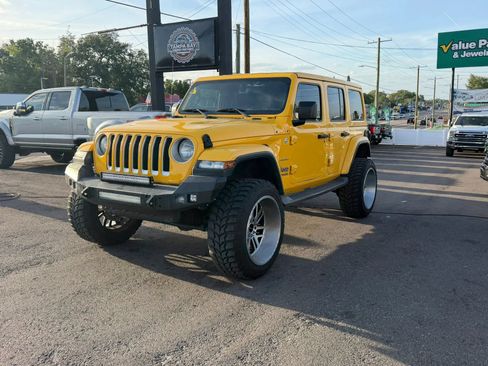 Used 2019 Jeep Wrangler Unlimited Sahara AWD/4WD image 3