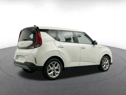 Used 2025 Kia Soul LX w/ LX Technology Package FWD image 9