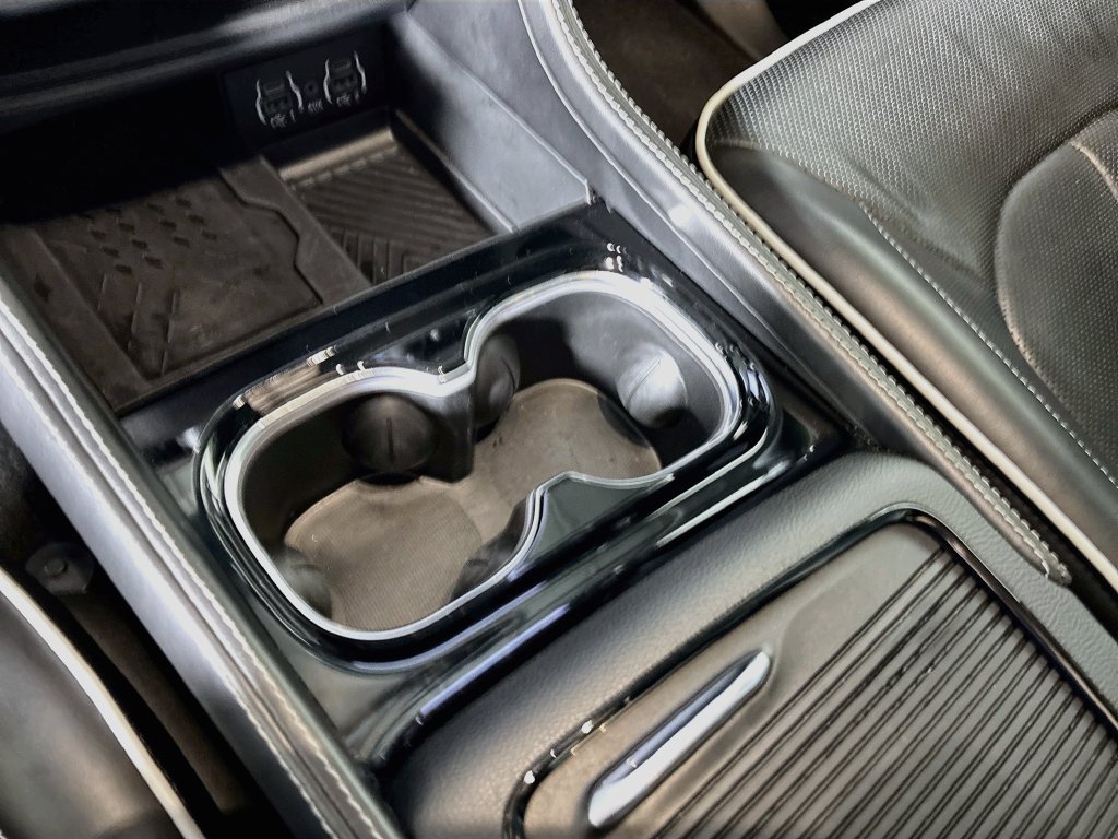 Certified 2025 Chrysler Pacifica Limited FWD image 16