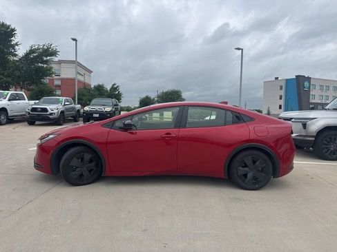 Used 2024 Toyota Prius LE image 5