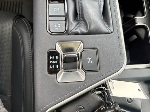 Used 2024 Lexus GX 550 w/ Cold Area Package AWD/4WD image 27