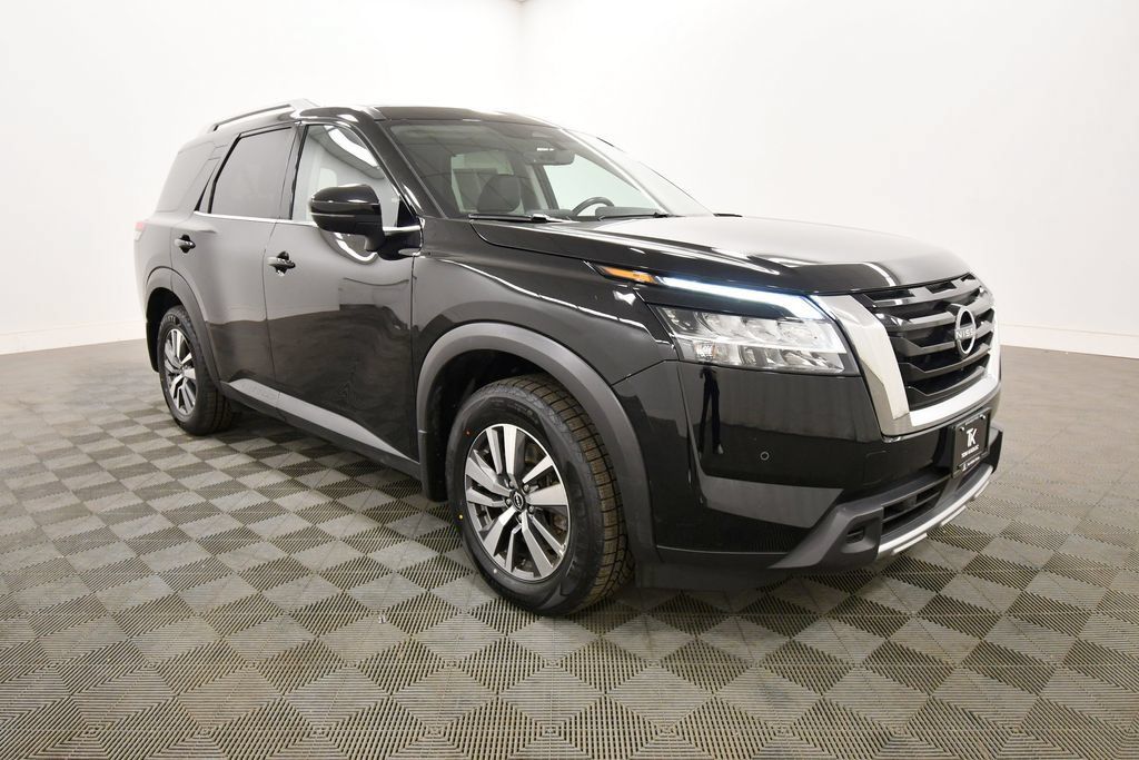 Used 2024 Nissan Pathfinder SL AWD/4WD image 10