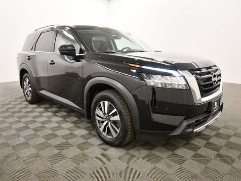 Used 2024 Nissan Pathfinder SL AWD/4WD image 10
