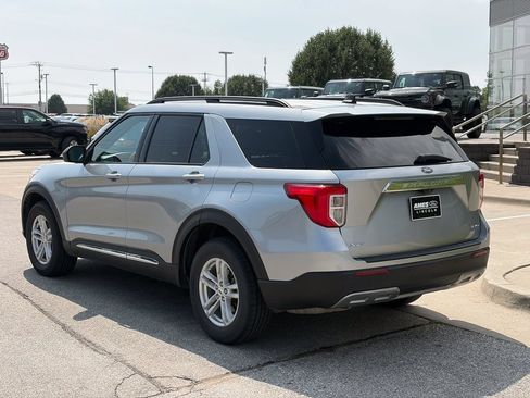 Used 2023 Ford Explorer XLT w/ Equipment Group 202A AWD/4WD image 4