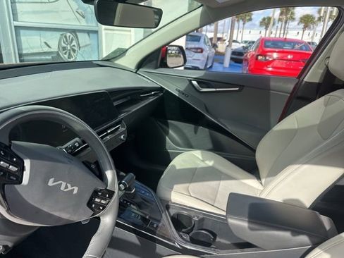 Used 2023 Kia Niro EX Touring image 22