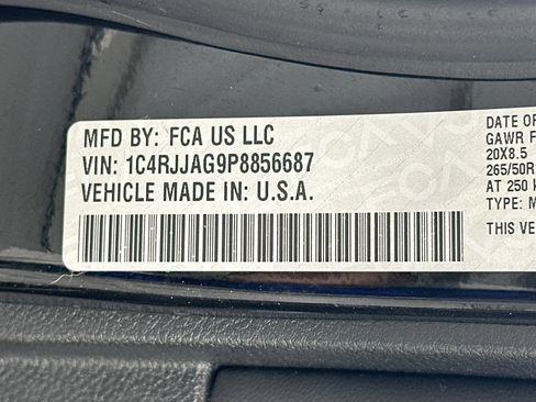 Used 2023 Jeep Grand Cherokee L Laredo RWD image 32