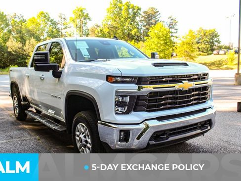 Used 2025 Chevrolet Silverado 2500 LT w/ Convenience Package AWD/4WD image 3
