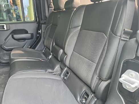 Used 2023 Jeep Gladiator Sport AWD/4WD image 9