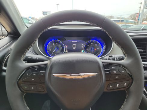 Used 2024 Chrysler Pacifica Limited w/ S Appearance Package image 10