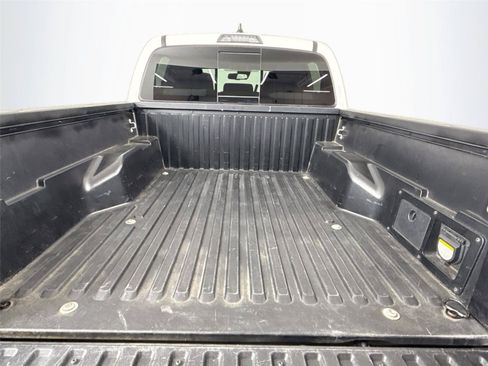 Used 2022 Toyota Tacoma TRD Off-Road AWD/4WD image 38