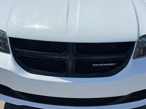 Used 2016 Dodge Grand Caravan SE image 12