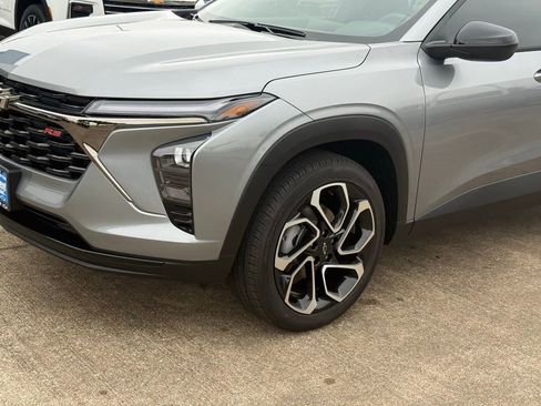 New 2026 Chevrolet Trax RS w/ Sunroof Package image 2