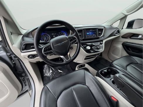 Used 2020 Chrysler Voyager Lxi image 19