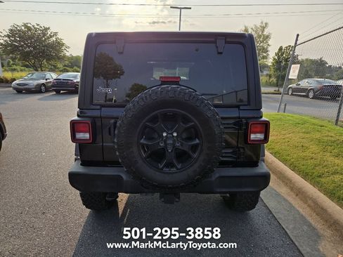 Used 2021 Jeep Wrangler Unlimited Sport AWD/4WD image 9