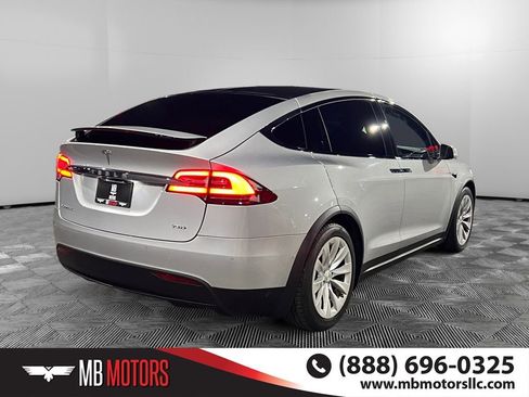 Used 2018 Tesla Model X 75D image 3