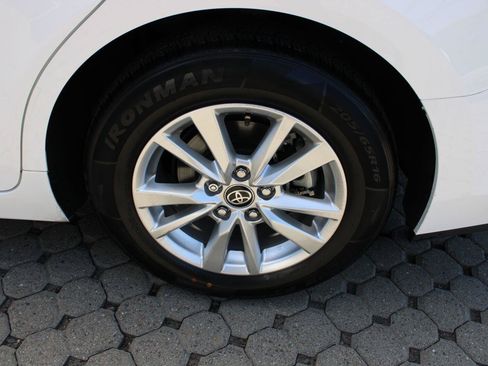 Used 2025 Toyota Camry LE AWD/4WD image 15
