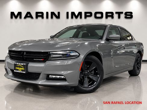 Used 2018 Dodge Charger SXT Plus RWD image 1