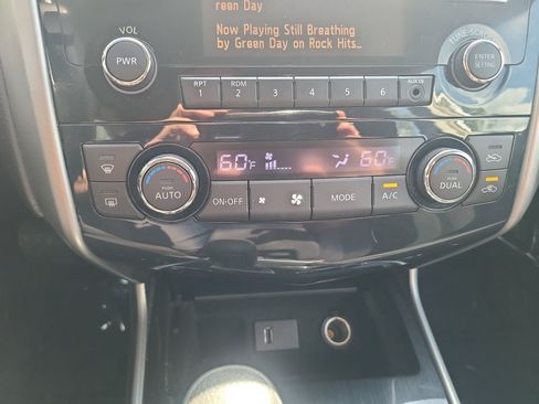 Used 2013 Nissan Altima 2.5 SV FWD image 22