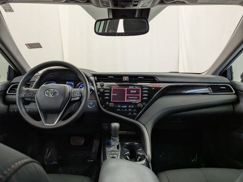 Used 2020 Toyota Camry LE w/ Sunroof Package image 13