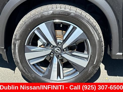 Used 2024 Nissan Rogue SL AWD/4WD image 46