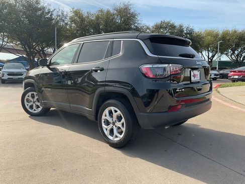 Used 2025 Jeep Compass Latitude image 9