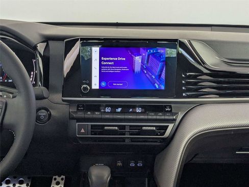 Used 2025 Toyota Camry SE image 39