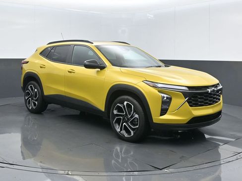 Used 2024 Chevrolet Trax RS w/ Sunroof Package image 1