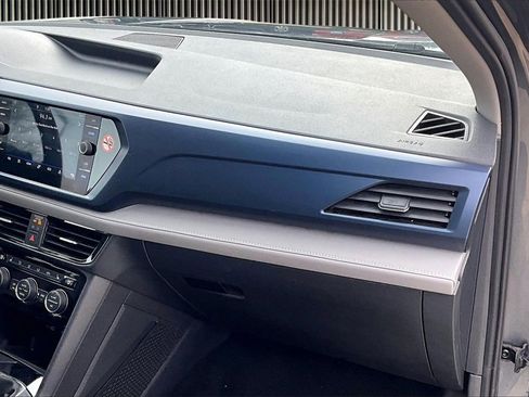 Used 2024 Volkswagen Taos SE image 17