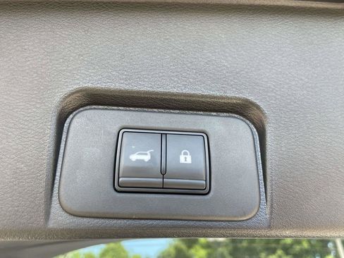 Used 2024 Nissan Rogue SV FWD image 27