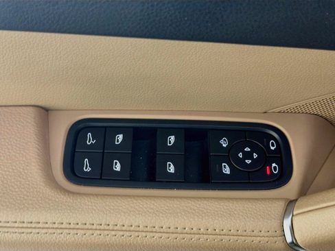 Certified 2023 Porsche Cayenne AWD/4WD image 31