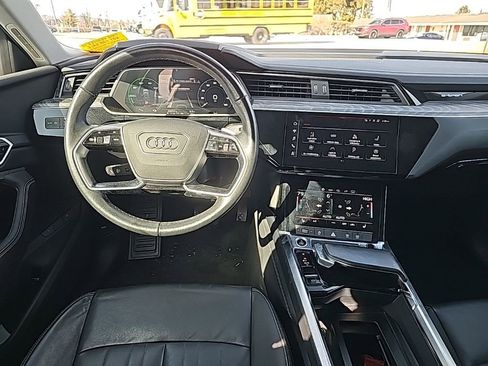Used 2022 Audi e-tron Premium w/ Convenience Plus Package image 2
