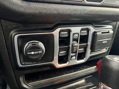 Used 2024 Jeep Wrangler Unlimited w/ Technology Group image 27