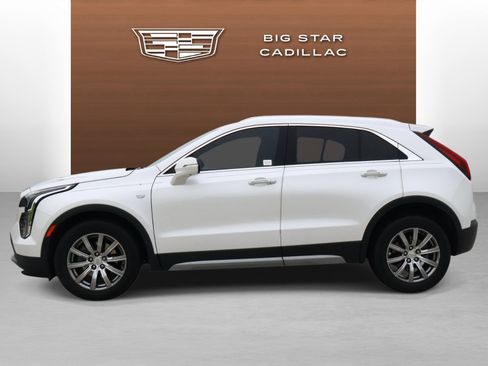 Certified 2022 Cadillac XT4 Premium Luxury w/ Enhanced Visibility Package FWD image 2