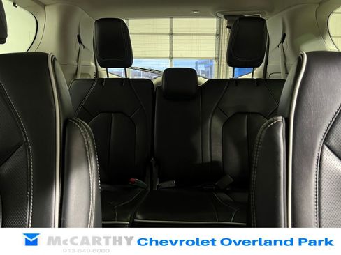 Used 2023 Chrysler Pacifica Limited image 32