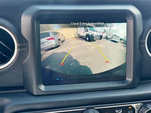 Used 2022 Jeep Wrangler Unlimited Sahara w/ Safety Group image 15